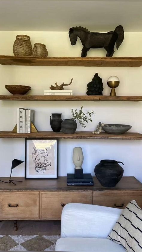 Interior Design Shelf, Shelving Decor, Havenly Living Room, Dining Room Shelves, Shelf Decor Living Room, Design House Interior, Interior Design House, Interior Home Decor, Decorating Shelves