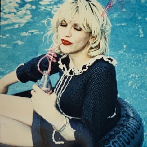 Rare Courtney Love 1993 90s Courtney Love 90s, Courtney Love Hole, Kurt And Courtney, 90s Inspired Outfits, Stay Soft, Celebrity Skin, Ellen Von Unwerth, Riot Grrrl, Courtney Love