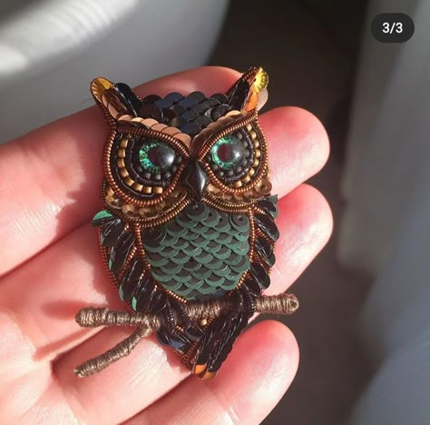 Owl Jewelry Diy, Seed Bead Jewelry Tutorials, Owl Embroidery, Armband Tattoos, Ideas For Embroidery, Pin Diy, Beads Craft Jewelry, Beaded Brooches, Simple Embroidery Designs