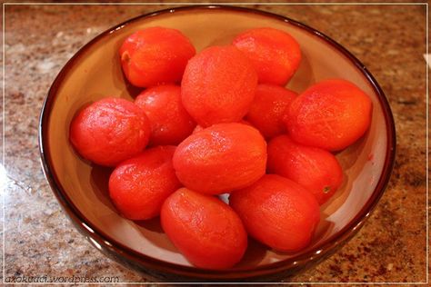 Peel Tomatoes, Pasta Sauce Homemade, How To Make Salsa, How To Peel Tomatoes, Vegetable Casserole, Canning Tomatoes, Supper Recipes, Garden Recipes, Plum Tomatoes