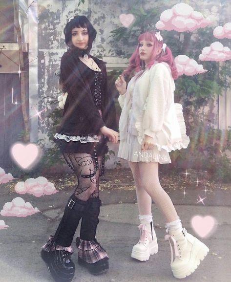 Kawaii And Goth Friends, Goth And Pink Couple, Best Friend Opposites, Opposite Style Couple, Goth And Coquette Duo, Goth And Coquette Friends, Opposite Styles Friends, Goth And Pastel Friends, Goth And Kawaii Couple