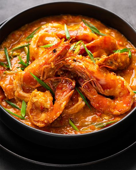 Singaporean Food, Chilli Crab, Prawns Recipe, Chilli Prawns, Prawn Dishes, Marion's Kitchen, Prawn Recipes, Singapore Food, Malaysian Food