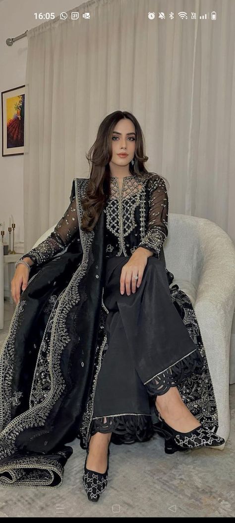 Black Dupatta, Pakistani Fashion Casual, Pakistani Fancy Dresses, Pakistani Dresses Casual, Pakistani Fashion Party Wear, Beautiful Pakistani Dresses, Indian Dresses Traditional, Embroidered Velvet, Dress Design Patterns