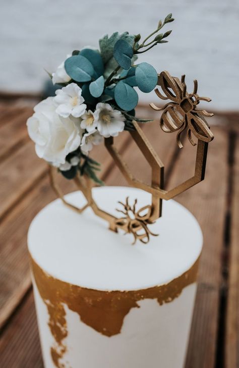 Bee Wedding Cake Topper, Bee Themed Wedding Cake, Honey Bee Wedding Cake, Bumblebee Wedding, Bumble Wedding, Bee Theme Wedding, Bee Bachelorette, Bee Wedding Theme, Bee Themed Wedding