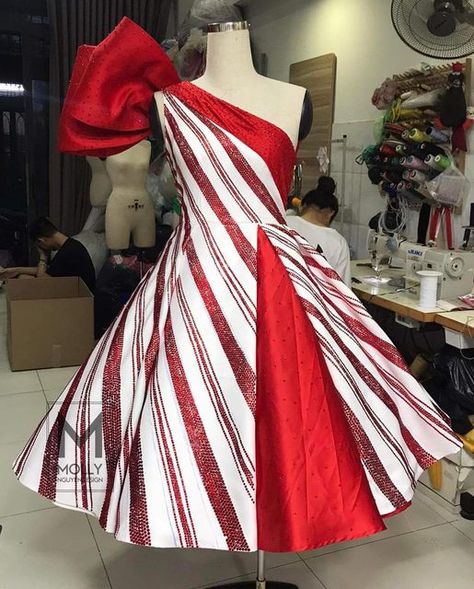 MollyNguyenDesign on Instagram: "Our lovely Dress for our special client ❤️❤️❤️" Holiday Dress Sewing, Christmas Couture Fashion, Christmas Themed Dress, Christmas Dress Up Ideas, Christmas Costumes Ideas, Diy Christmas Dress, Christmas Clothes Ideas, Vintage Christmas Dresses, Christmas Costume Ideas