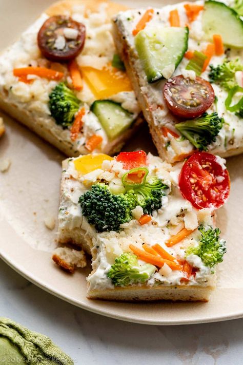 Vegetable Pizza Appetizer, Vegetable Pizza Crust, Cold Vegetable Pizza, Homemade Veggie Pizza, Veggie Flatbread Pizza, Flatbread Appetizers, Greek Yogurt Cream Cheese, Cold Veggie Pizza, Appetizer Recipes Cold