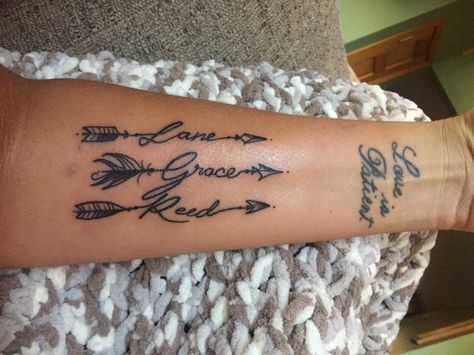 Arrow Tattoos with Child's Name Tattoos For Childrens Names, Kid Name Tattoo, Arrow Tattoo Design, Family Tattoo Designs, Tattoos With Kids Names, Famous Tattoos, Geniale Tattoos, Arrow Tattoo, Incredible Tattoos