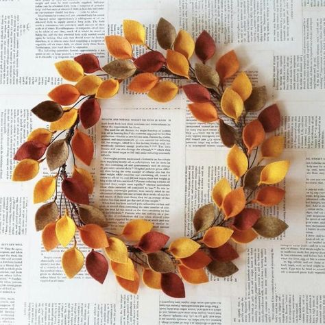 Etsy fall wreath Felt Leaf Wreath, Fall Wreath Tutorial, Minimalist Wreath, Tovad Ull, Felt Leaf, Wreath For Fall, Simple Wreath, Fall Leaf Wreaths, Fall Thanksgiving Wreaths