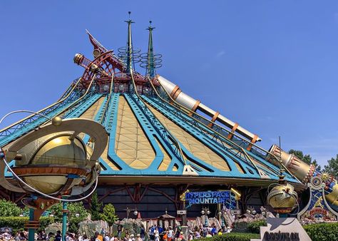 Hyperspace Mountain at Disneyland Paris is different than Space Mountain in USA Homescreen Photos, Space Mountain Disneyland, Disneyland Hotel Paris, Disneyland Paris Tips, Disneyland Attractions, Disney 2023, Paris Tips, Design Catalog, Disneyland Photos