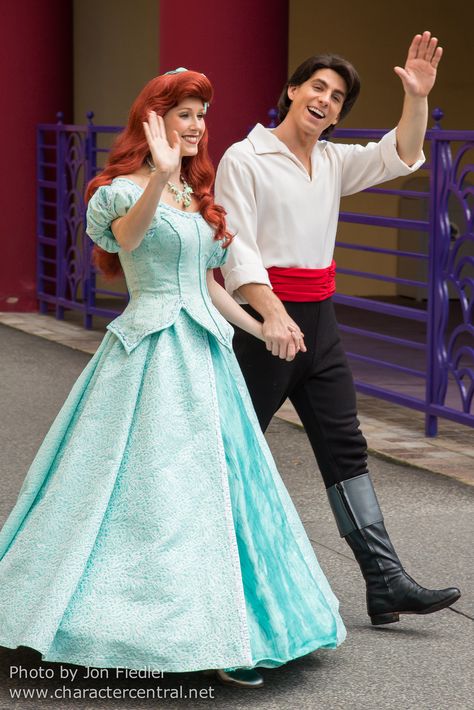 Arial And Prince Eric Costume, Ariel E Eric, Disney Princess And Prince Costumes, Ariel And Eric Halloween Costume, Ariel And Prince Eric Costume, Princess And Prince Costumes Couples, Prince And Princess Costume, Ariel Disneyland, Prince Eric Costume