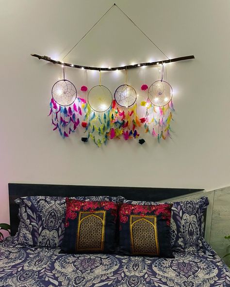 Hanging Dream Catchers Wall Decor, Bedroom Dream Catcher Decor, Dry Craft For The Home Ideas, Dream Catcher Decor Wall Hangings, Home Made Dream Catchers, Room Decorate Ideas Diy, Home Made Home Decor, Creative Wall Art Decor Diy, Dream Catcher Room Ideas Bedrooms