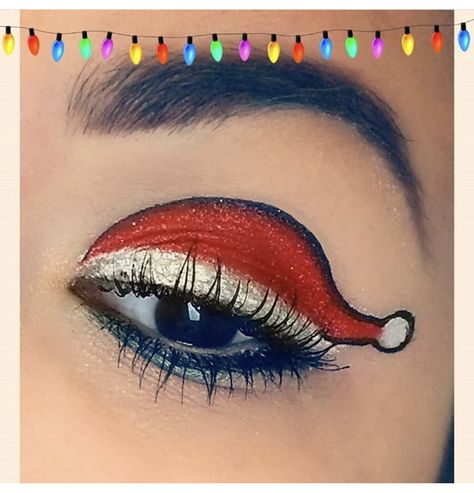 Santa Hat Eye Makeup, Christmas Tree Makeup Look, Christmas Eye Makeup Easy, Holiday Eye Makeup Christmas, Easy Christmas Makeup Looks For Beginners, Holiday Make Up, Blue Christmas Makeup, Simple Christmas Eyeshadow Looks, Christmas Eyeshadow Looks Easy