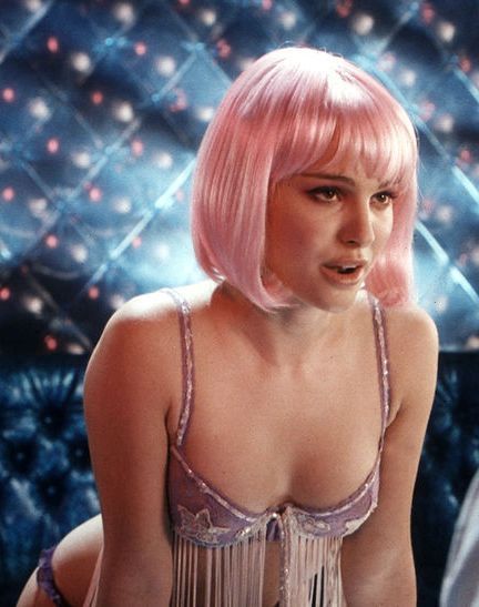 Natalie Portman Closer, 3 People Costumes, Spooky Szn, Halloween Costume Outfits, Character Inspo, Natalie Portman, Halloween Ideas, Pink Hair, Halloween Outfits