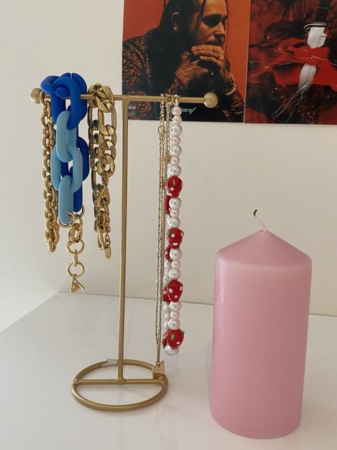 Necklace Stand Aesthetic, Bracelet Holder Aesthetic, Aesthetic Necklace Holder, Necklace Organizer Aesthetic, Necklace Holder Aesthetic, Jewelry Stand Aesthetic, Jewelry Holder Aesthetic, Cold Jewelry, Aesthetic Jewelry Holder