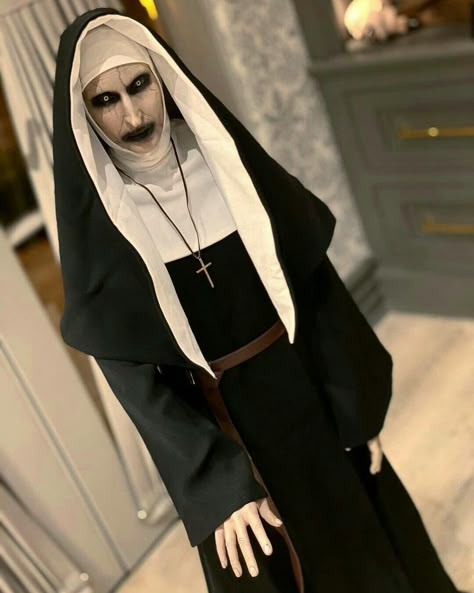 Scary Priest Costume, Demon Nun Costume, The Nun Halloween Decorations, Creepy Nun Costume, Scary Nun Halloween Costumes, The Nun Valak Costume, Nun Cosplay Aesthetic, The Nun Costume Halloween, Dead Nun Makeup