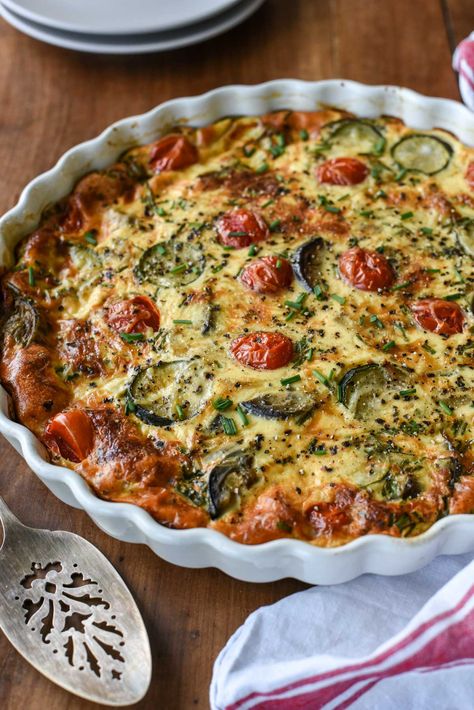 Crustless Quiche Veggie Entrees, Quiche Recipes Crustless, Vegetable Quiche Recipes, Savory Bakes, Classic Quiche, Vegetarian Quiche, Veggie Quiche, Savory Tarts, Vegetable Quiche