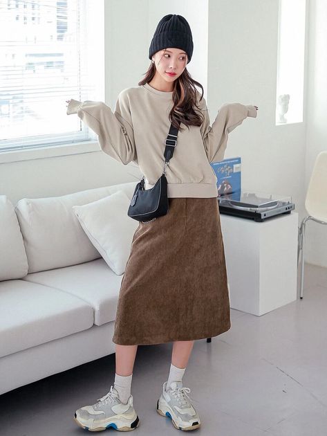 DAZY Corduroy Midi A-line Skirt | SHEIN USA Corduroy Skirt Outfit, A Line Skirt Outfits, Khakis Outfit, Skirt Ootd, Leopard Pencil Skirt, Skirt Outfit Summer, Pleats Skirt, Pu Leather Skirt, Midi Skirt Outfit