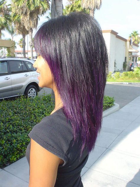 Purple On Top Black On Bottom Hair, Black Hair With Purple Underneath, Black And Purple Hair, Above Shoulder Hair, Purple Balayage, Hair Layers, Auburn Color, Layered Haircuts For Medium Hair, Pelo Afro