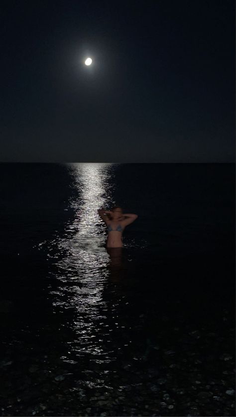 night swim summer 2021 dark ocean Ocean Pics At Night, Beach Night Photos, Mauritius Photoshoot, Night Swimming Pictures, Swimming Dark Aesthetic, Ocean At Night Aesthetic, Night Swim Aesthetic, Night Beach Pics, Night Time Pool Pictures