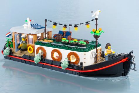 LEGO IDEAS - LEGO Canal Houseboat Lego Boat, Dancing House, Lego Ship, Lego Creative, Lego Builder, Lego News, Rooftop Patio, Gate House, Canal Boat