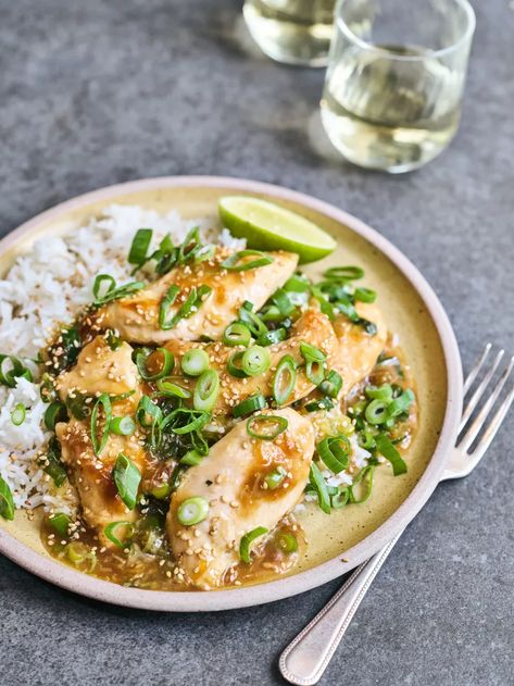 Joe Wicks’ saucy spring onion chicken recipe Joe Wicks Recipes, Chicken Pie Recipe, Chicken Minis, Joe Wicks, Onion Chicken, Cookery Books, Spring Onion, Chicken And Vegetables, Fresh Ginger