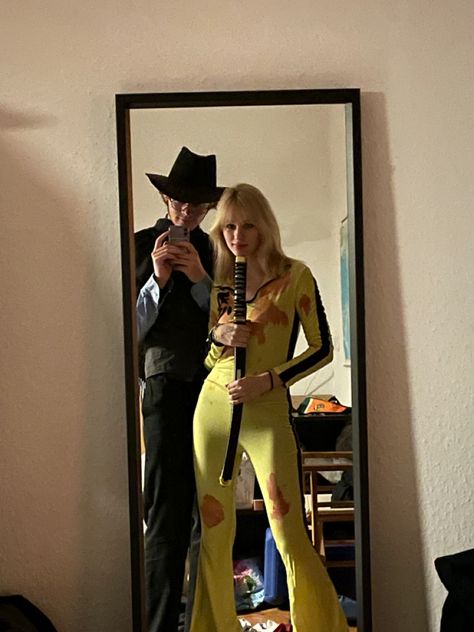 Edgy Halloween Costume Couples, Leonard And Penny Costume, Kill Bill Halloween Costume Couple, Cool Halloween Couple Costumes, Carrie Couple Costume, Blonde Couples Halloween Costume, Couple Halloween Costumes Blonde, Kill Bill Couple Costume, Sitcom Costumes