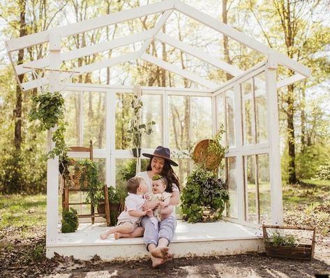 Green House Photography Studio, Mini Greenhouse Photoshoot, Greenhouse Minis Photography, Green House Photoshoot, Christmas Greenhouse, Greenhouse Photography, Greenhouse Photoshoot, Spring Minis, Window Greenhouse