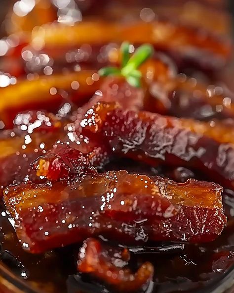 Make a delicious smoky bourbon bacon jam with caramelized onions, bacon, and bourbon—perfect for sandwiches, burgers, and appetizers! Bourbon Candied Bacon, Maple Bacon Onion Jam Recipe, Bourbon Bacon Jam Recipe, Bacon Onion Jam Recipe, Bourbon Bacon Jam, Onion Jam Recipe, Bacon Onion Jam, Bacon Jam Recipe, Bourbon Bacon