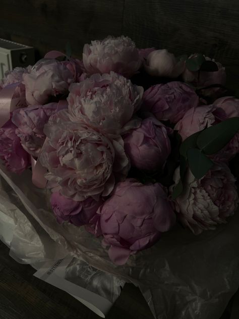 Dark Peony, Phone Background Wallpaper, Prettiest Bouquet, Peony Bouquet, Nothing But Flowers, Flower Therapy, Peonies Bouquet, Love Flowers, Amazing Flowers