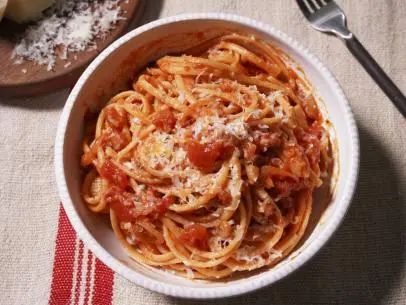 Pasta Amatriciana Recipe | Geoffrey Zakarian | Food Network Slow Cooker Pulled Pork Tacos, Amatriciana Recipe, Pasta Amatriciana, Garlic Ginger Chicken, Katie Lee Biegel, Weeknight Pasta, Peanut Dipping Sauce, Jeff Mauro, Geoffrey Zakarian