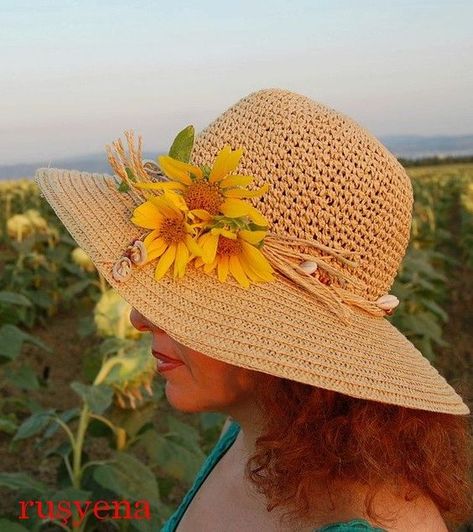 Straw Hat Crafts, Mlb Shoes, Peony Aesthetic, Hats For Girls, Sunflower Hat, Straw Crafts, Summer Embroidery, Street Outfits, Steampunk Hat