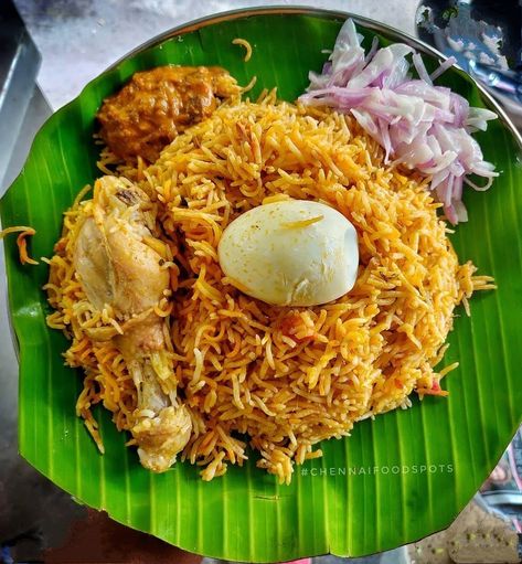 Chicken Briyani Image, Variety Rice, Indian Food Photography, Golden Rice, Chicken Biryani Recipe, Bengali Food, Food Infographic, Evening Greetings, Chicken Biryani