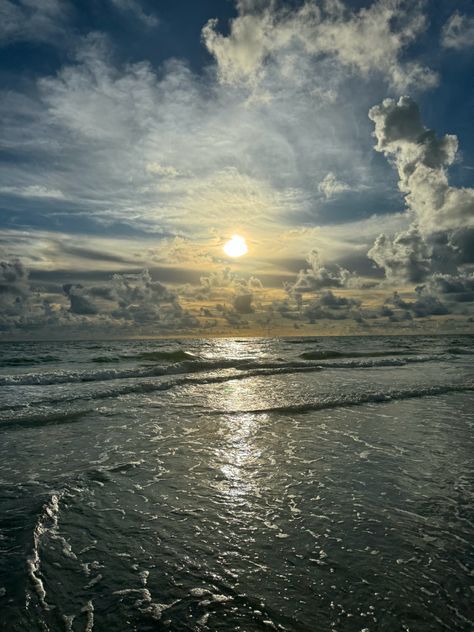 Sunset at the ocean. Waves. Beauty. Nature. Sky. Clouds. Beach. Aesthetic. Oceanic Aesthetic, Ocean Images, Ocean Aesthetic, Open Ocean, Crows, Image Photography, Pacific Ocean, The Ocean, Collage