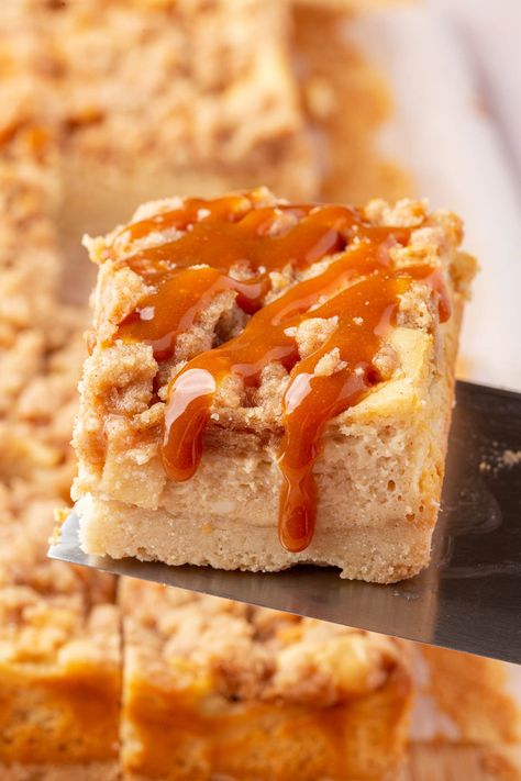 These gluten-free caramel apple cheesecake bars have a simple shortbread base paired with a smooth cheesecake layer, fresh spiced apples, and a crumbly topping. Top with a drizzle of salty caramel sauce for extra sweetness. This recipe is perfect for any fall occasion and would be delicious on your Thanksgiving dessert table! Gluten Free Caramel Desserts, Gluten Free Cheesecake Bars, Gluten Free Caramel Apples, Smooth Cheesecake, Thanksgiving Dessert Table, Apple Cheesecake Bars, Cinnamon Cheesecake, Caramel Apple Cheesecake Bars, Caramel Apple Bars