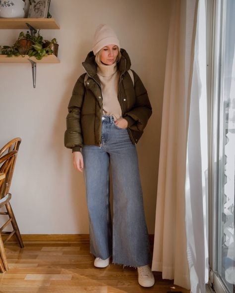 Wide Leg Jeans Outfit Fall, Wide Leg Jeans Winter, Jeans For Winter, Long Black Puffer Coat, Wide Leg Jeans Outfits, Wide Leg Outfit, Style Wide Leg Jeans, Straight Leg Jeans Outfits, Wide Leg Jeans Outfit