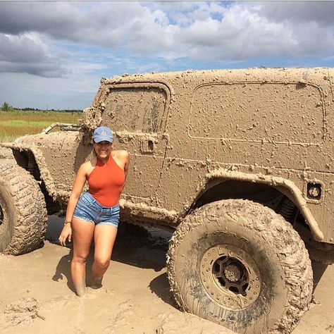 Check out this muddy muddy jeep with a #jeepgirl who doesn't mind getting a little dirty. #jeep #jeeps #jeepgirlfridays #mudd #jeepgirlsrule #JEEPFLOW Jeep Wrangler Girl, Jeep Baby, Cj Jeep, Badass Jeep, Tj Wrangler, Hors Route, Mud Trucks, Cool Jeeps, Jeep Lover