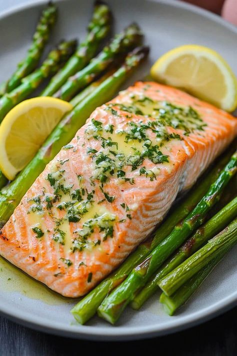 Baked Salmon with Asparagus, Lemon, Garlic and Butter Sauce Baked Salmon With Asparagus, Salmon With Asparagus, Salmon Vegetables, Lemon Garlic Butter Sauce, Asparagus Dishes, Asparagus Recipes Baked, Good Looking Food, Pan Recipe, Shrimp And Asparagus