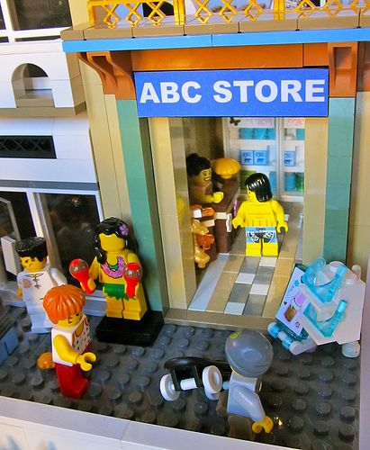 What is Hawaii without the ABC store.....(Lego ABC store) Lego Hawaii, Lego Games, Lego People, Relaxing Places, Aloha Hawaii, The Abc, Lego Building, Lego Creations, Ideas Style