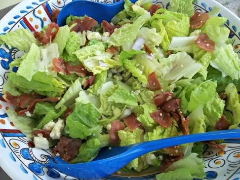 Maggianos Salad, House Salad Recipe, Chop Salad, Raw Zucchini, Chopped Salad Recipes, Italy House, House Salad, Favorite Salad, Romaine Lettuce Salad