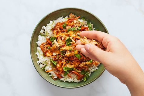 Simple, convenient, and delicious: that’s what’s in store with our Sesame-Soy Beef Bowls recipe, made with pre-measured, high-quality ingredients. Pork Bowl Recipe, Pork Bowls, Sesame Pork, Hello Fresh Dinners, Hellofresh Meals, Pork Bowl, Beef Bowl Recipe, Fresh Healthy Recipes, Hello Fresh Meals