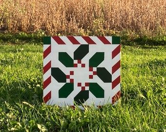 Quilt Wreath, Quilts Christmas, Christmas Barn, Green Barn, Christmas Quilt Blocks, Mini Barn, Quilt Christmas, Bird Barn, Painted Barn Quilts