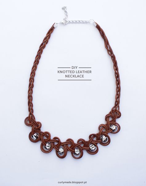 Curly Made: DIY Knotted Leather Necklace Knotted Necklace Diy, Tutorial Macramé, Diy Collar, Diy Jewelry Inspiration, Necklace Tutorial, Leather Corded Necklace, Micro Macramé, Easy Craft, Jewelry Making Tutorials