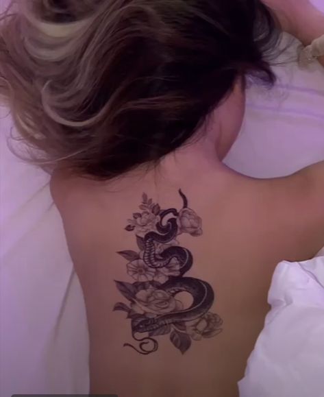 Back Tats, Basic Tattoos, Tattoo Inspo, Body Tattoos, Back Tattoo, Future Tattoos, Henna Designs, Not Mine, Tattoos For Women