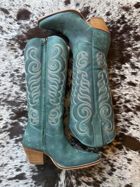 Embrace your inner Western-inspired fashionista with these gorgeous boots! They'll bring a luscious pop of deep teal into your wardrobe. They're sure to turn heads wherever you go. The intricate Western embroidery adorning the shaft adds a touch of traditional charm to the modern, eye-catching color. The classic cowboy boot silhouette, featuring a pointed toe and stacked heel, are the finishing touches. These amazing must-have boots are perfect for everything from dancing the night away to strutting down city streets. Wedding Cowboy Boots For Bride, Teal Cowboy Boots, Teal Boots, Cowboy Outfits For Women, Bride Boots, Colorful Boots, Turquoise Cowboy Boots, Tall Cowgirl Boots, Outfit Vaquero