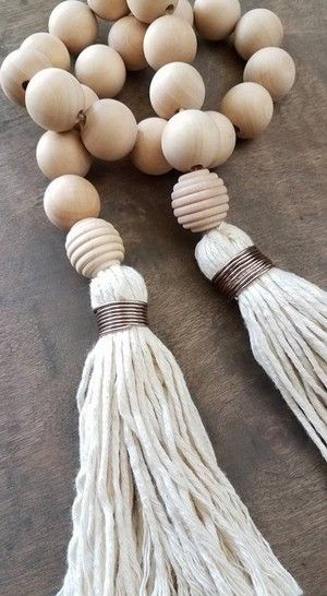 Decorate With Wooden Beads, Wood Beads Diy, Blessing Beads, Farmhouse Crafts, Wooden Bead Garland, Diy Tassel, Decorative Beads, Shabby Chic Diy, Tassel Garland