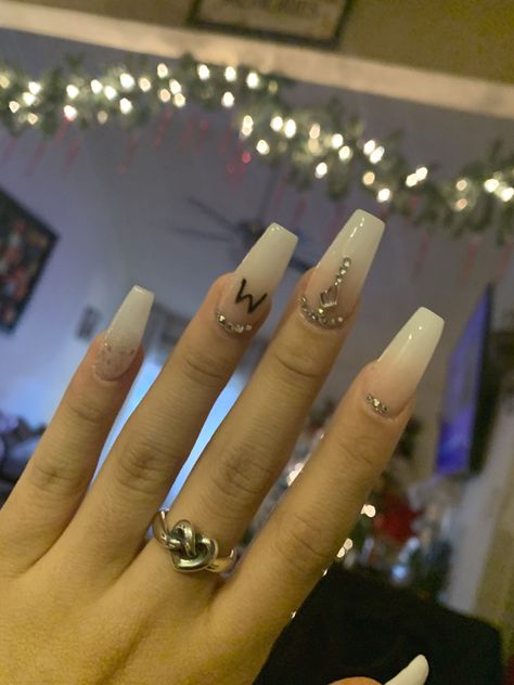 White Nails With M Initial, Bridal Nails With Initials, White Nails With Initials Acrylic, White Nails With Letter, M Initial Nails, Cute Nails With Initials, Nails With Boyfriends Initials, Nails With His Initials, Boyfriend Initial Nails