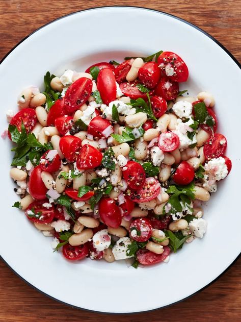 Tomato and Feta White Bean Salad | Kitchn Dishes For Potluck, Dish For Potluck, Quinoa Chips, Cena Light, Quinoa Burger, Easy Summer Dinners, White Bean Salad, Make Ahead Lunches, Makanan Diet