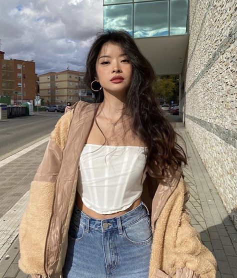 Caroline Hu, Women Corset, Teen Fashion Outfits, Fashion Poses, My Sister, Outfits Casuales, Cute Casual Outfits, R A, Teen Fashion