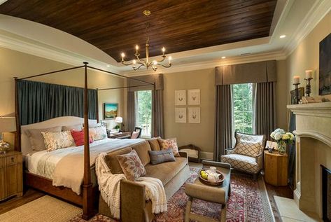 How To Refresh The Foot Of Your Bed With Style – 15 Inspiring Ideas Small Bedroom Remodel, Southern Living Homes, Bedroom Fireplace, Coastal Bedrooms, Traditional Bedroom, Studio Interior, Southern Home, Bedroom Decorating, Rustic Bedroom