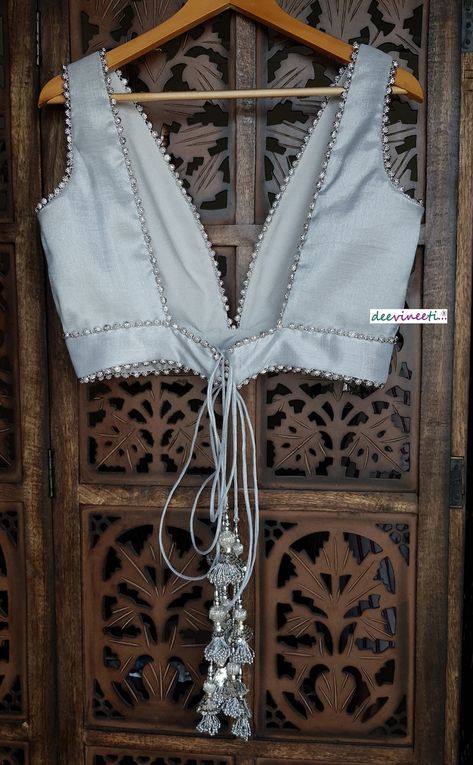 Selvess Designs For Blouse, Silver Blouse Sleeveless, Silver Color Blouse Designs Latest, Sleeveless Silver Blouse Designs, Blouse Designs Silver Color, Back Dori Blouse Designs, Silver Colour Blouse Designs Latest, Dori Blouse Designs, Silver Blouse Designs